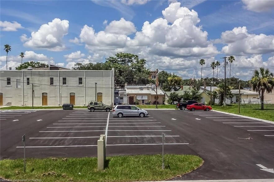 More Photos Of 18 E Main St, Avon Park General Retail For Sale