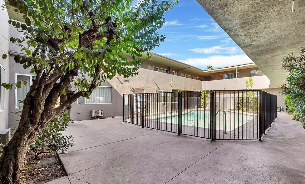 More Photos Of 6911 Haskell Ave, Van Nuys Apartments For Sale