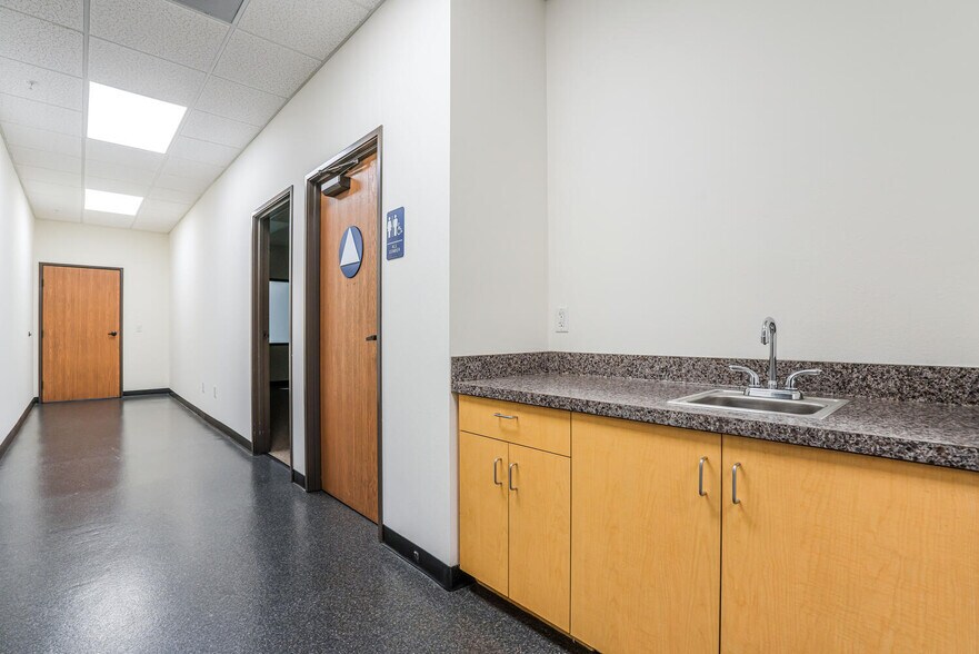 More Photos Of 17022 S Montanero Ave, Carson Warehouse For Lease