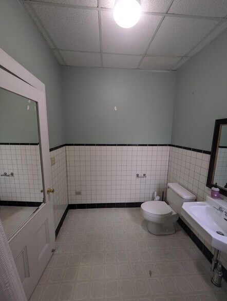 More Photos Of 44 Penobscot St, Bangor Apartments For Lease