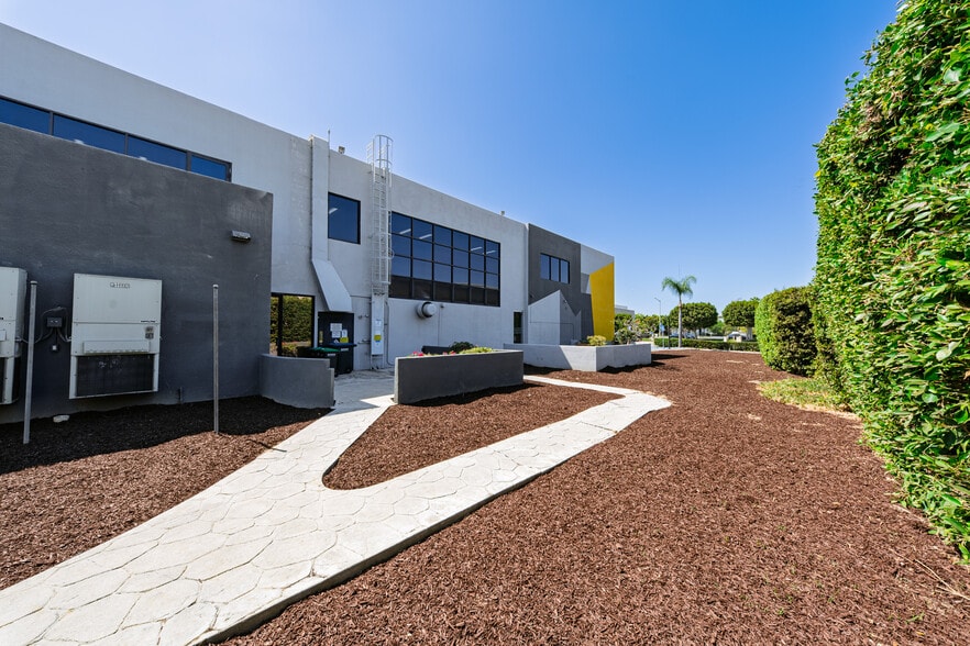 More Photos Of 18071 Fitch, Irvine Showroom For Sale