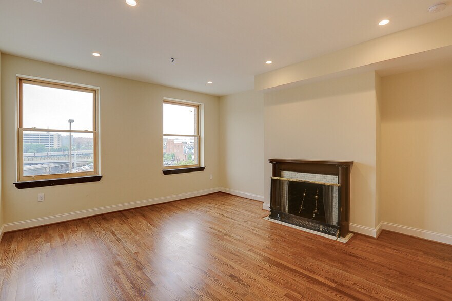 More Photos Of 1609 St. Paul St, Baltimore Office For Sale