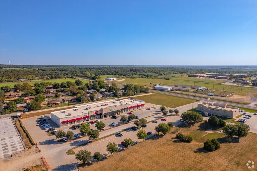 More Photos Of 931-941 FM 1821 N, Mineral Wells Unknown For Lease