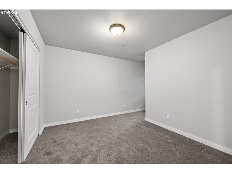 More Photos Of 1524 SE Honeysuckle Loop, Warrenton Apartments For Sale