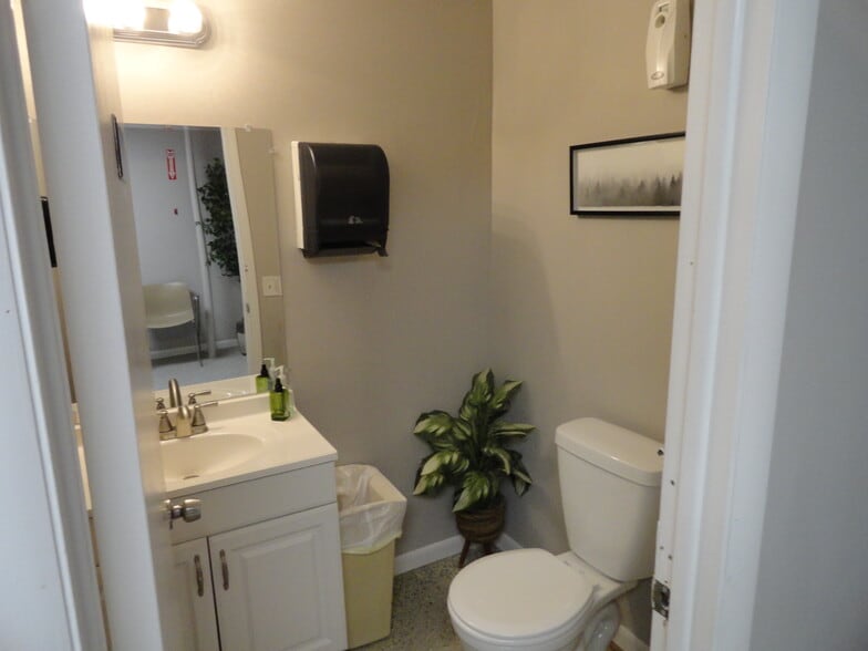 More Photos Of 3552-3556 Avon St, Hartland Medical For Sale