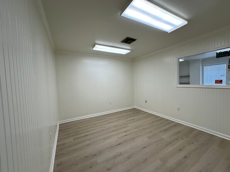 More Photos Of 2829 Needham Dr, Baton Rouge Warehouse For Lease