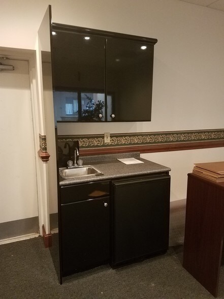 More Photos Of 1452 4th Ave, Huntington General Retail For Lease
