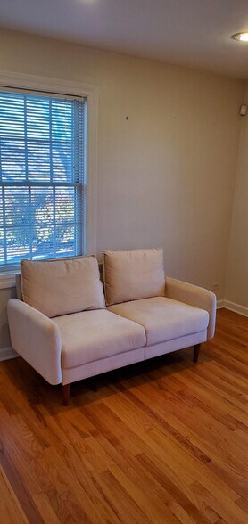 More Photos Of 132 W Lake St, Bloomingdale Coworking Space