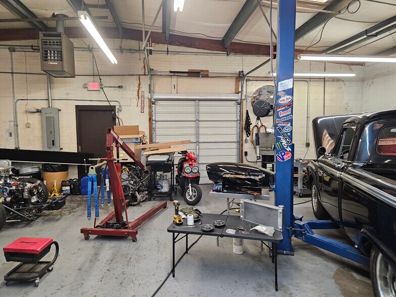 More Photos Of 994 Rhyne Rd, Clover Light Manufacturing For Sale