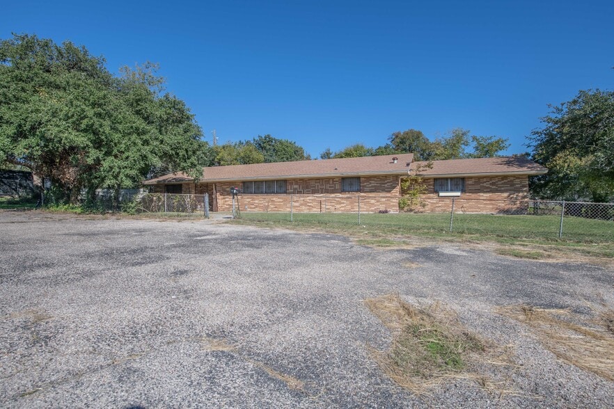 More Photos Of 405-407 S Twin Creek Dr, Killeen Self Storage For Sale