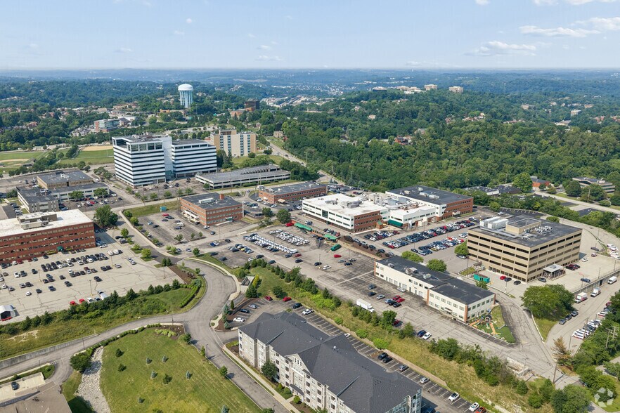 More Photos Of 875 Greentree Rd, Pittsburgh Office For Sale