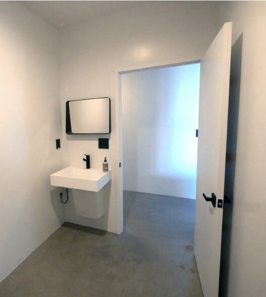 More Photos Of 3211 Pico Blvd, Santa Monica Loft Creative Space For Sale