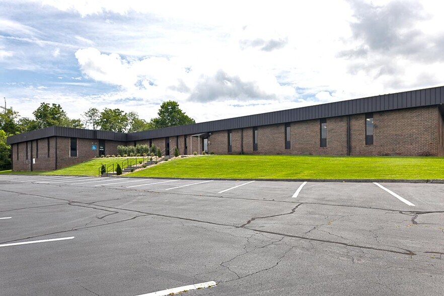 Primary Photo Of 105 E Walnut St, Johnson City Loft Creative Space For Sale