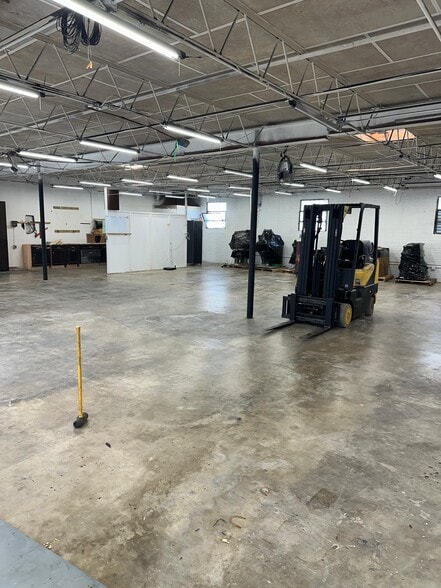 More Photos Of 4868 Victor St, Jacksonville Manufacturing For Sale