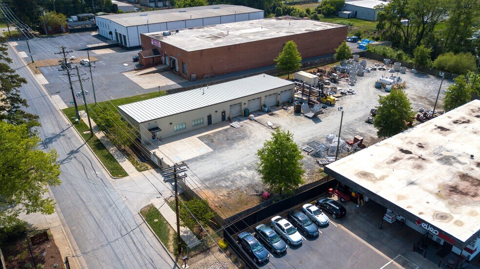 More Photos Of 448 Springbrook Rd, Charlotte Warehouse For Lease