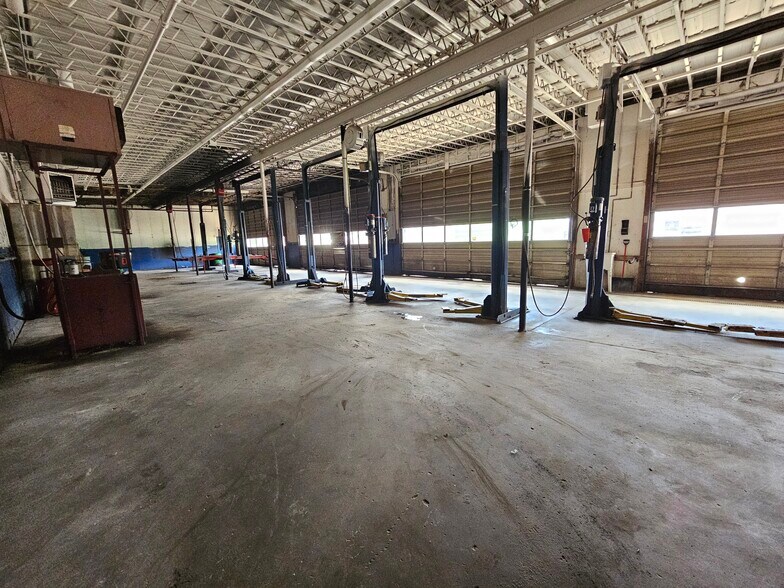 More Photos Of 8080 E Mississippi Ave, Denver Auto Repair For Lease