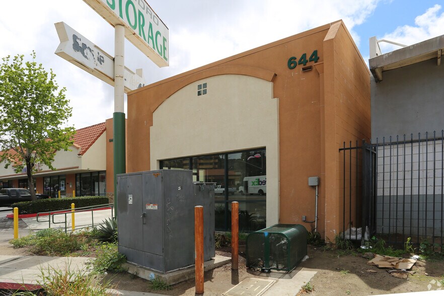 More Photos Of 644 E San Ysidro Blvd, San Ysidro Storefront For Lease