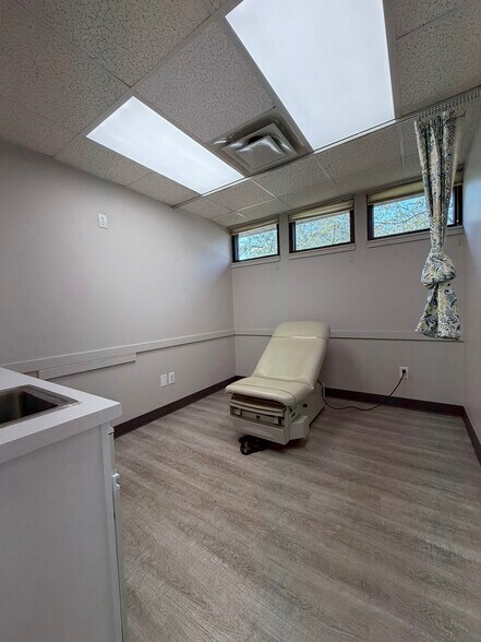 More Photos Of 1140 Independence Ave, Marion Medical For Lease