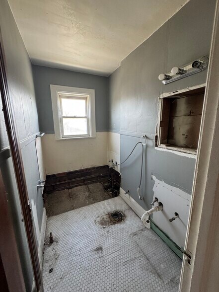 More Photos Of 2289 Upton Ave, Toledo Apartments For Sale