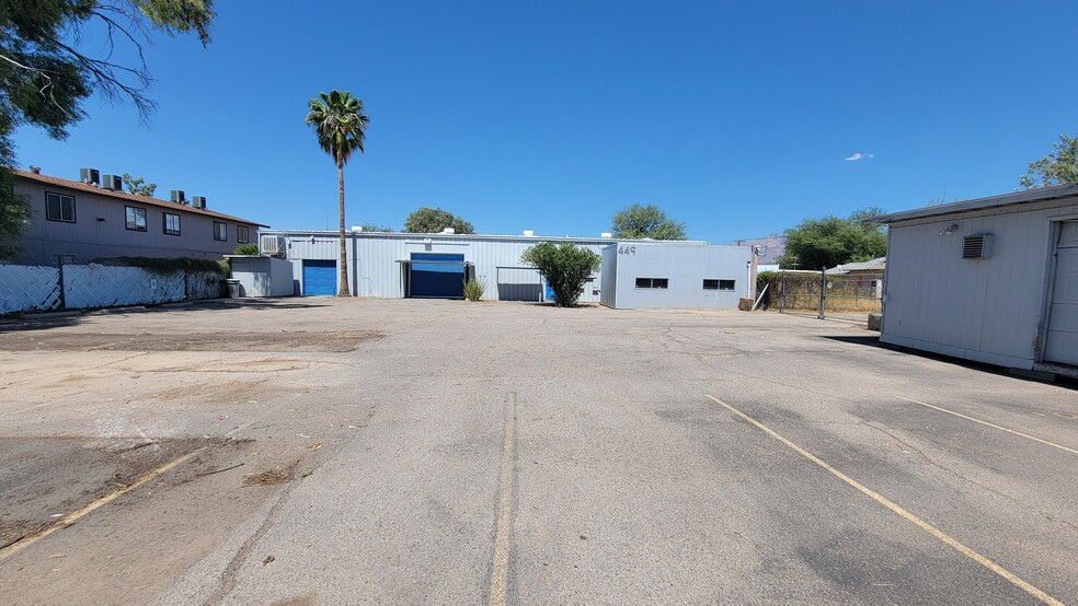 Primary Photo Of 449 E Fort Lowell Rd, Tucson Light Distribution For Sale