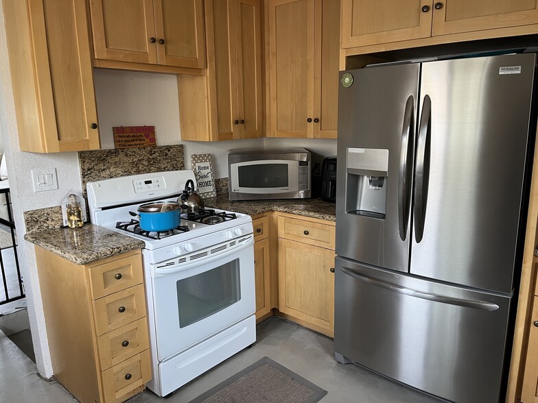 More Photos Of 5237 Lexington Ave, Los Angeles Apartments For Sale