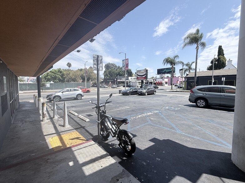 More Photos Of 7150 Melrose Ave, Los Angeles General Retail For Lease