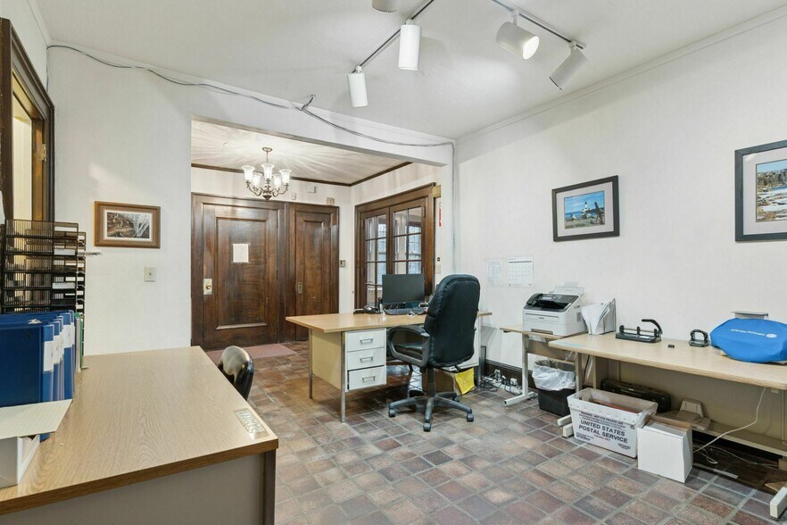 More Photos Of 2318 S 1st Ave, Minneapolis Office For Sale