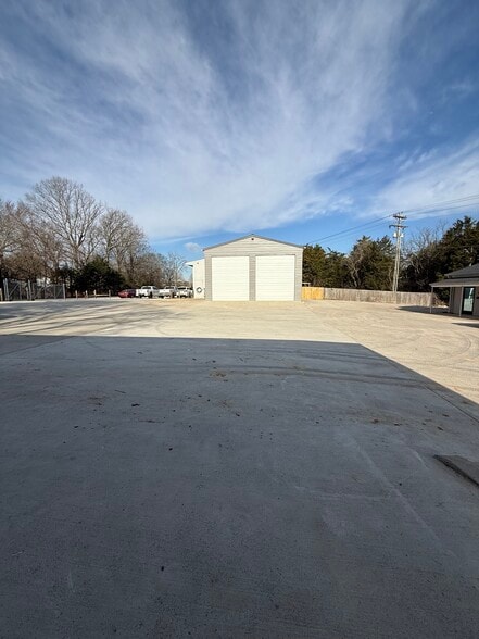 More Photos Of 120 Wade Herrod Rd, Smyrna Freestanding For Lease