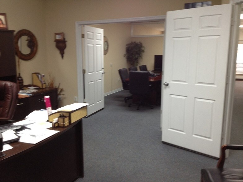 More Photos Of 525-595 Main St, Laurel Office Residential For Sale