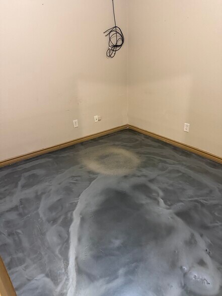 More Photos Of 1650 W Chapman Dr, Sanger Medical For Lease