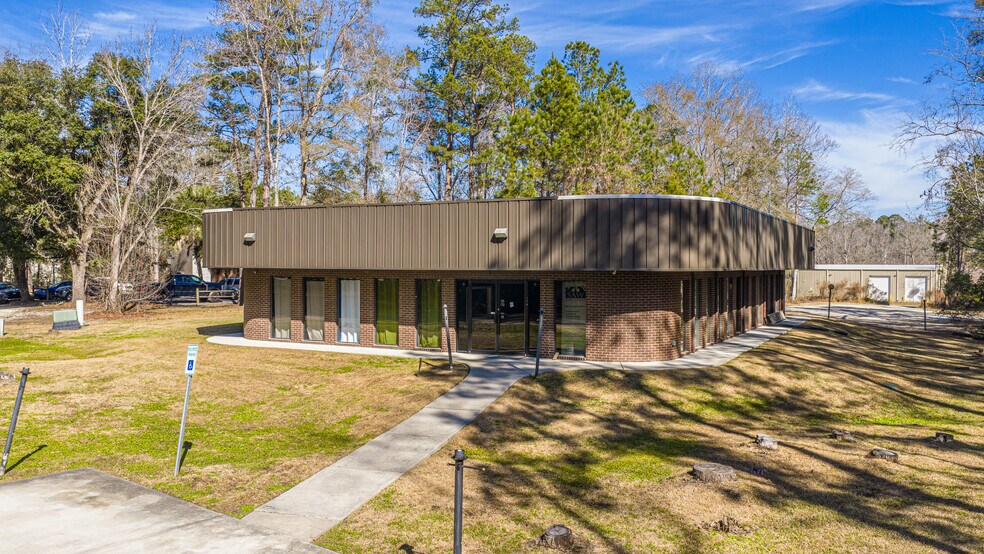 More Photos Of 105 Lamplight Cir, Summerville Flex For Lease