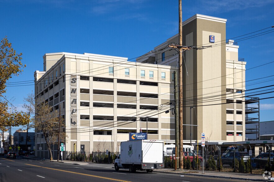 Primary Photo Of 98 Frelinghuysen Ave, Newark Hotel For Lease