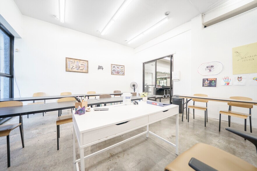 More Photos Of 1517 S Western Ave, Los Angeles Freestanding For Sale