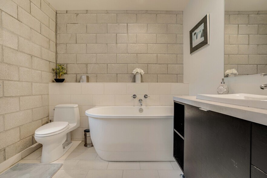 More Photos Of 3450 Cahuenga Blvd W, Los Angeles Office Residential For Lease