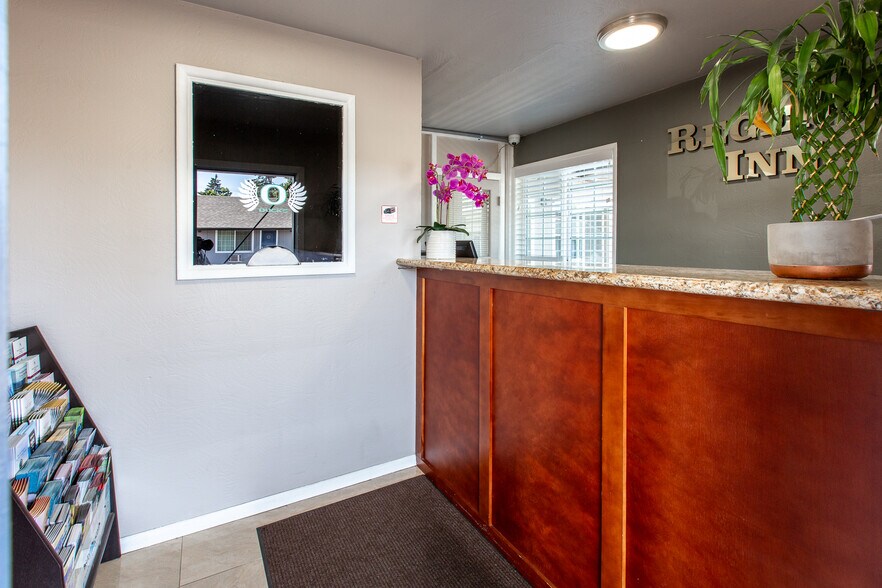 More Photos Of 1152 Main St, Springfield Hotel For Sale
