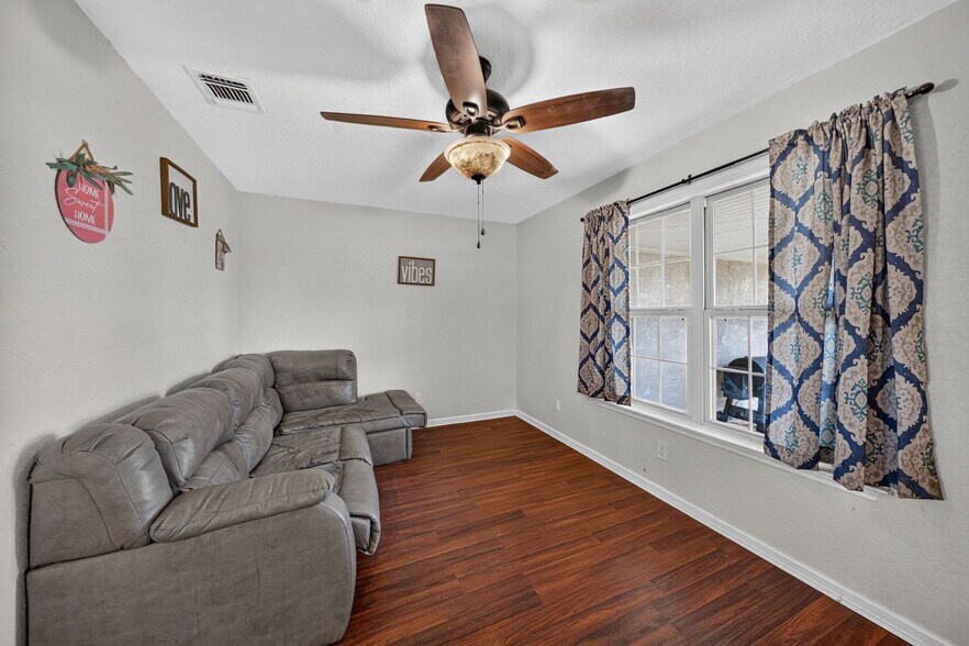 More Photos Of 4044 W FM 476, Poteet Flex For Sale