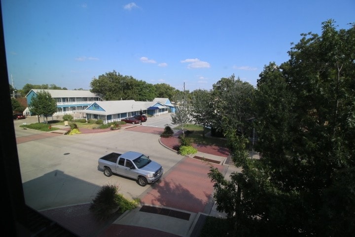 More Photos Of 409 N Oak St, Roanoke Storefront Retail Office For Lease