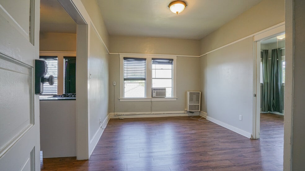 More Photos Of 2617 Jeffries Ave, Los Angeles Apartments For Sale