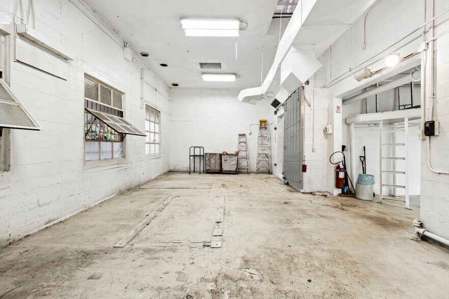 More Photos Of 5325 Canal Blvd, New Orleans General Retail For Sale