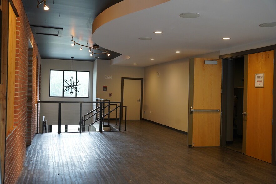 More Photos Of 7595 Martinsburg Pike, Shepherdstown Office For Sale