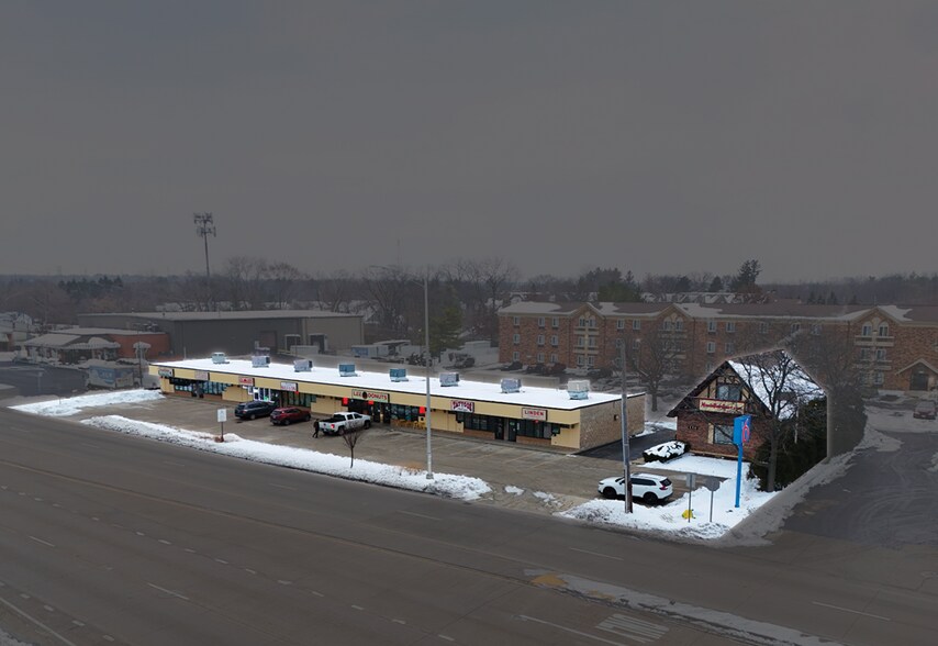 More Photos Of 116 Peterson Rd, Libertyville General Retail For Sale