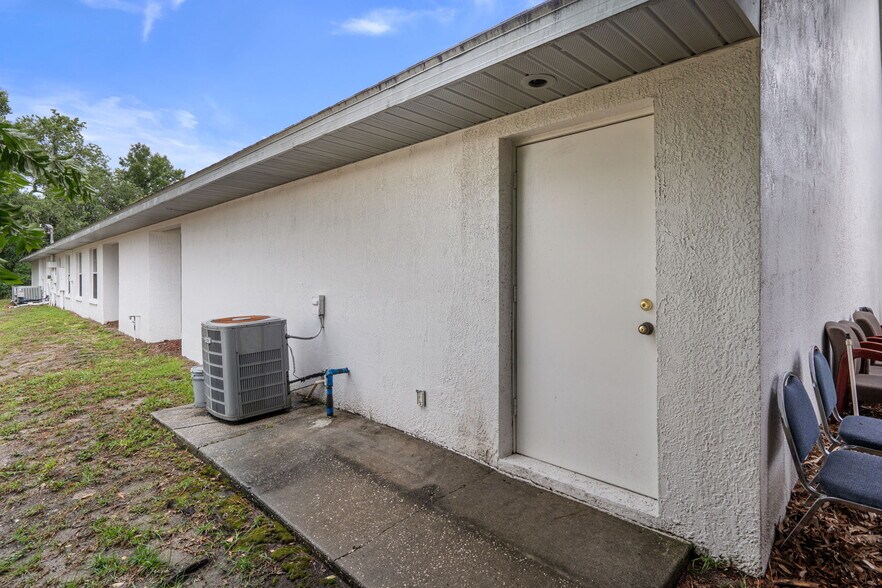 More Photos Of 1377 Deltona Blvd, Spring Hill Office For Lease