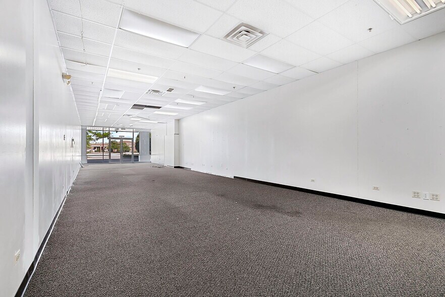 More Photos Of 19917-19991 S LaGrange Rd, Frankfort Unknown For Lease