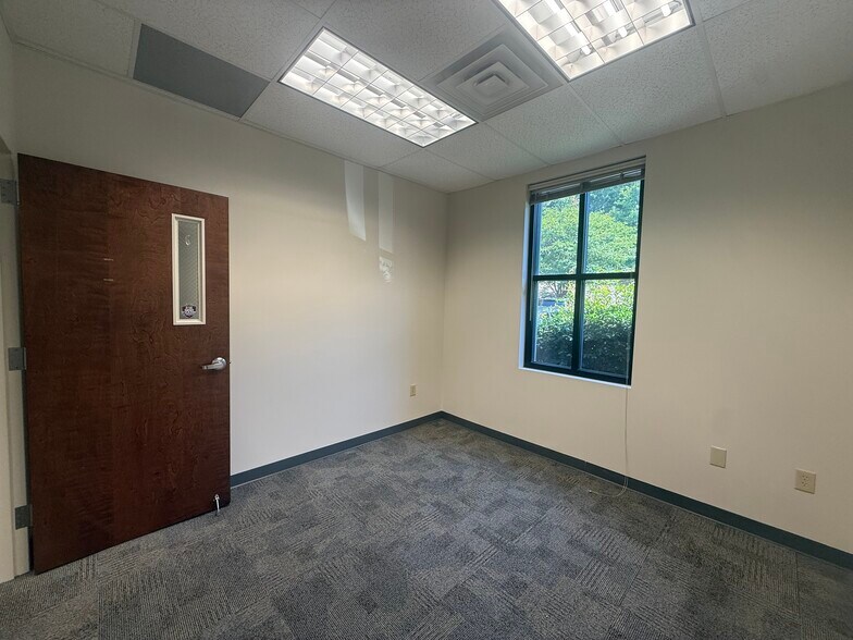 More Photos Of 47 Airpark Ct, Greenville Office For Lease