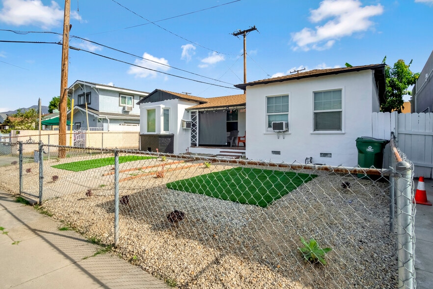 More Photos Of 901 N Maclay Ave, San Fernando Freestanding For Lease