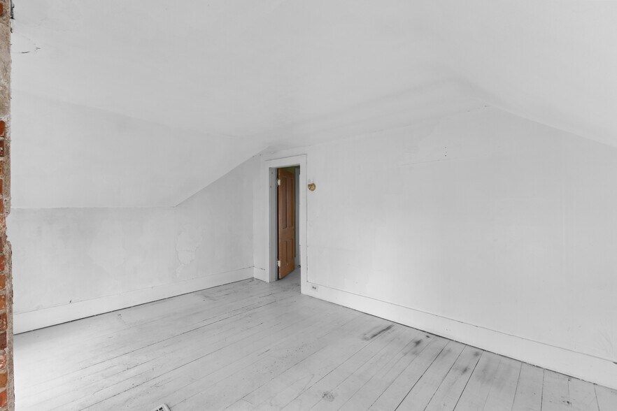 More Photos Of 4103 Broadway, Grove City Freestanding For Sale