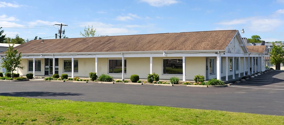 More Photos Of 630 Washington Ave, North Haven Freestanding For Sale