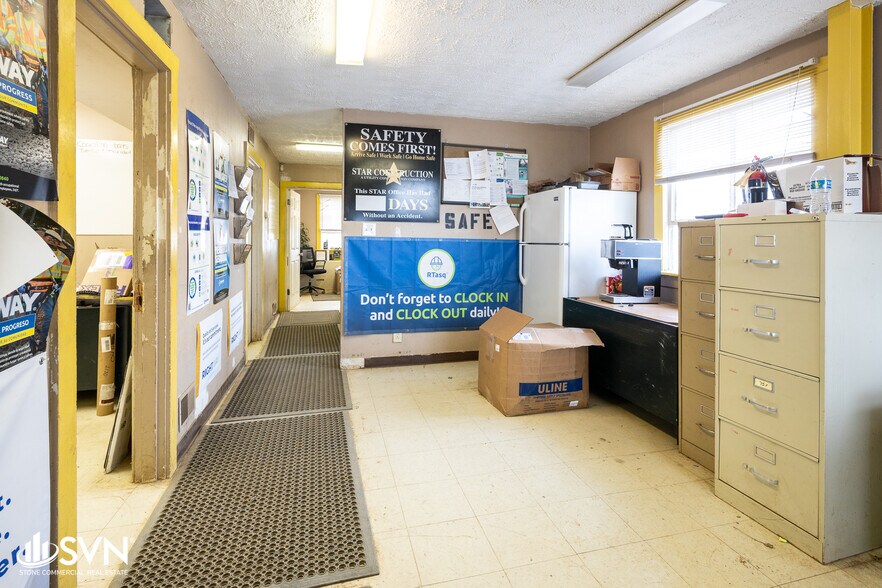 More Photos Of 758 Phillips Ln, Lexington Warehouse For Lease