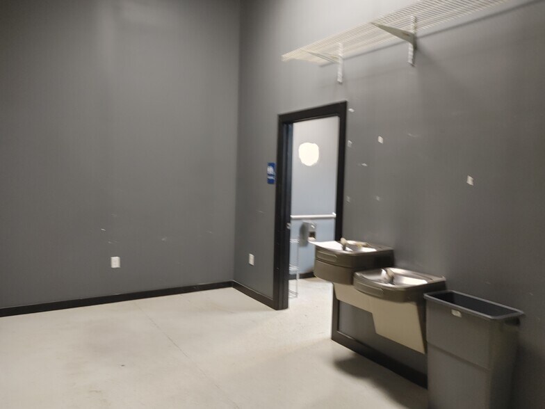 More Photos Of 902 Meijer Dr, Champaign Storefront Retail Office For Lease