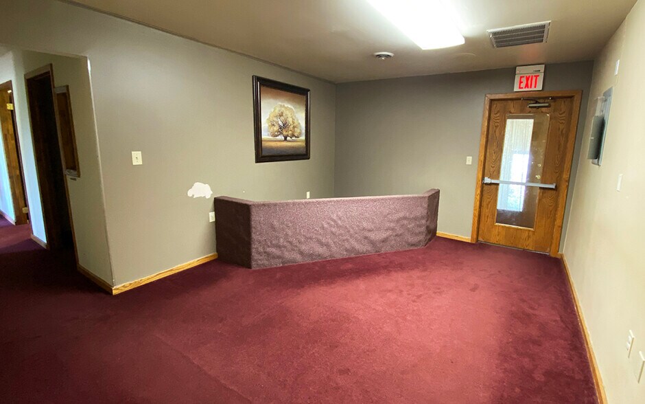 More Photos Of 550 N Mountain Rd, Harrisburg Freestanding For Lease